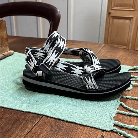 Teva Midform Universal Sandals in B/W Pattern - Picture 4 of 9